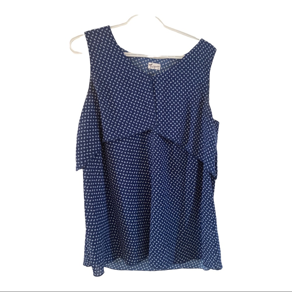 Sleeveless maternity blouse